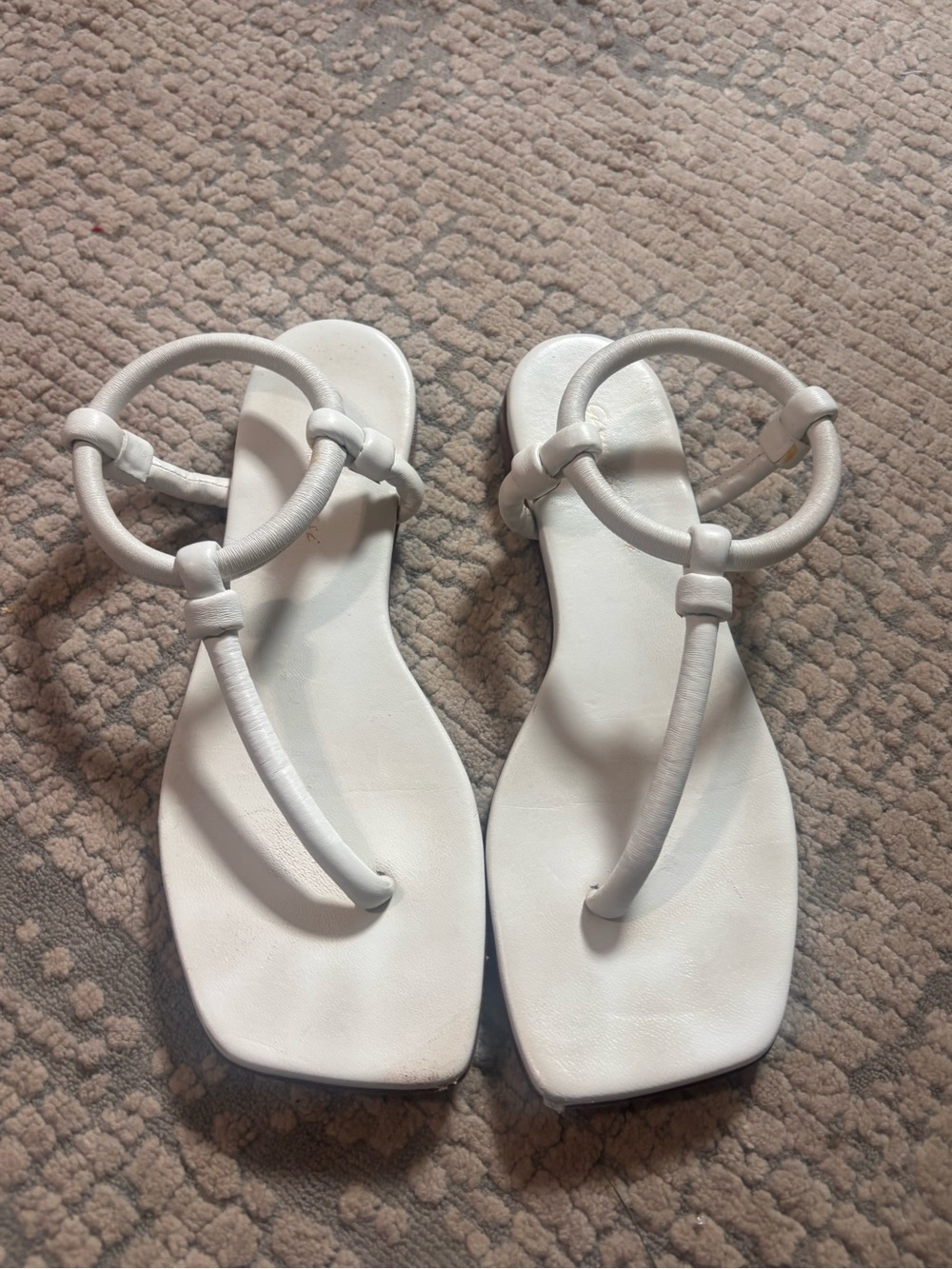 Gianvito Rossi Juno thong leather sandal size 7